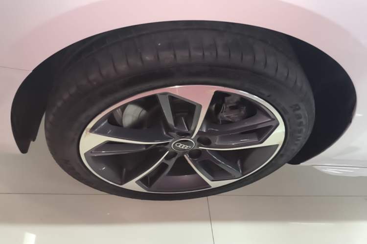 Used Audi A4L 2024 40 TFSI Fashion Dynamic Model Left Front Wheel Hub