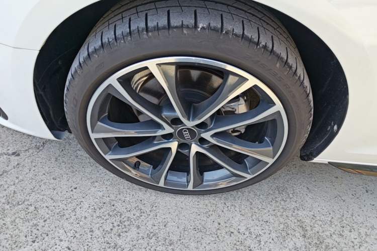 Used Audi A4L 2024 40 TFSI Luxury Dynamic Edition Left Front Wheel Hub