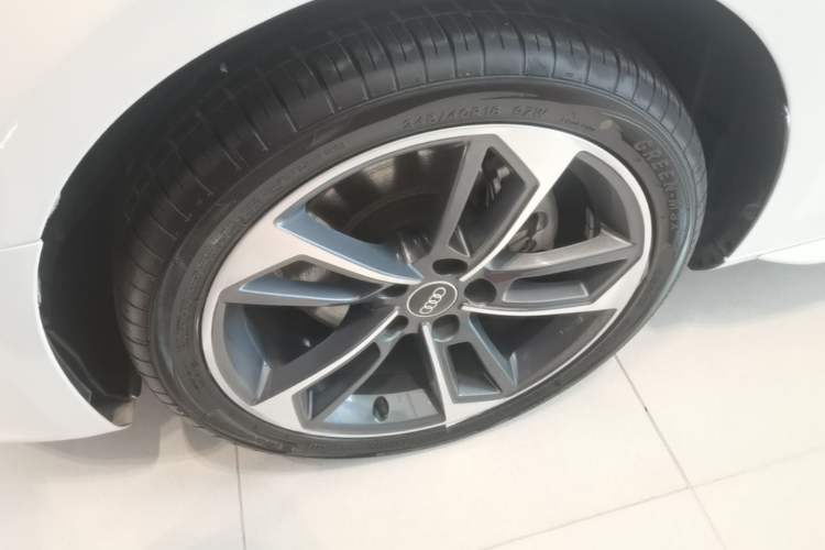 Used Audi A4L 2024 40 TFSI Fashion Dynamic Model Left Front Wheel Hub