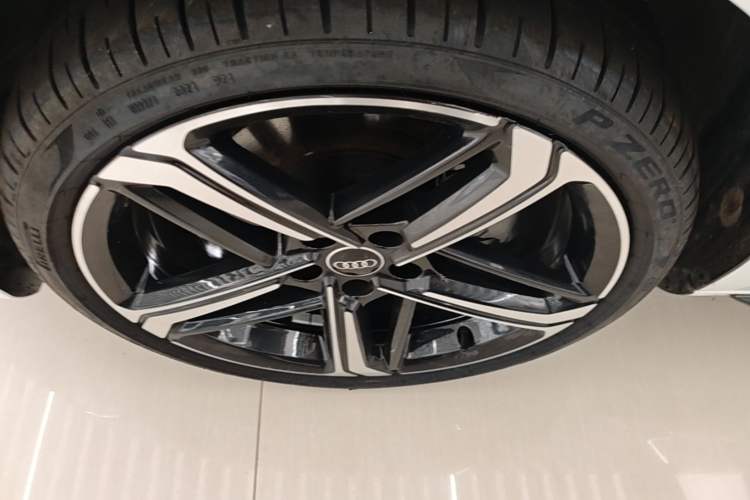 Used Audi A4L 2024 40 TFSI Luxury Dynamic Edition Left Front Wheel Hub