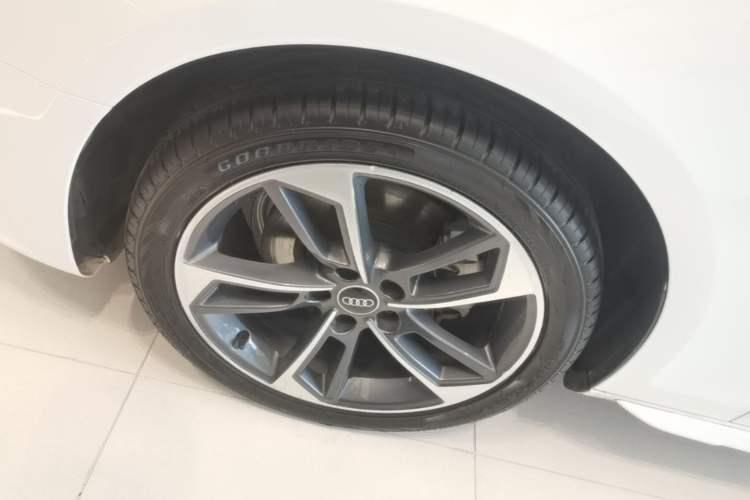 Used Audi A4L 2024 40 TFSI Fashion Dynamic Model Left Front Wheel Hub