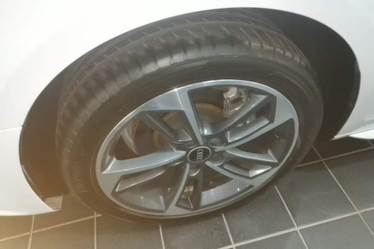 Used Audi A4L 2024 40 TFSI Fashion Dynamic Model Left Front Wheel Hub