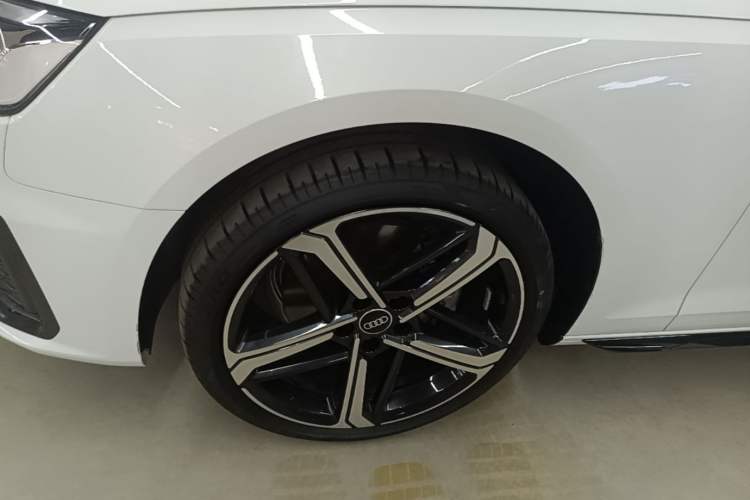 Used Audi A4L 2024 40 TFSI Luxury Dynamic Edition Left Front Wheel Hub