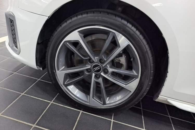 Used Audi A4L 2024 40 TFSI Fashion Dynamic Model Left Front Wheel Hub