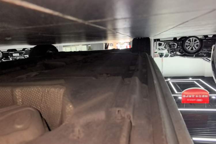 Used Audi A4L 2024 40 TFSI Fashion Dynamic Model Left Side Sill