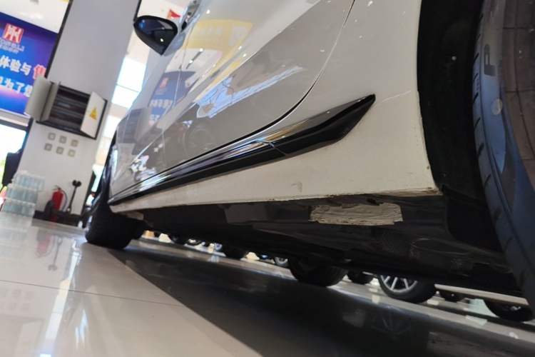 Used Audi A4L 2024 40 TFSI Luxury Dynamic Edition Left Side Sill