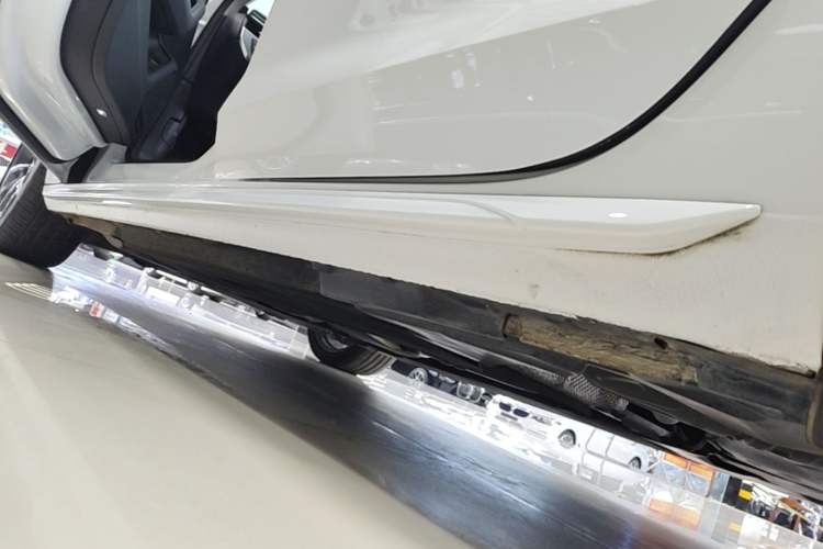 Used Audi A4L 2024 40 TFSI Fashion Dynamic Model Left Side Sill