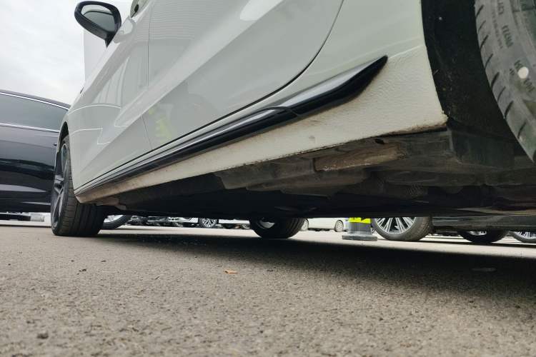 Used Audi A4L 2024 40 TFSI Luxury Dynamic Edition Left Side Sill