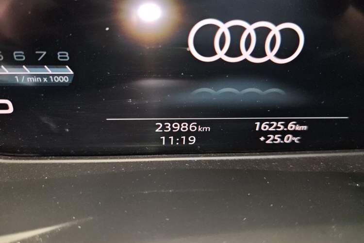 Used Audi A4L 2024 40 TFSI Luxury Dynamic Edition Odometer Close Up