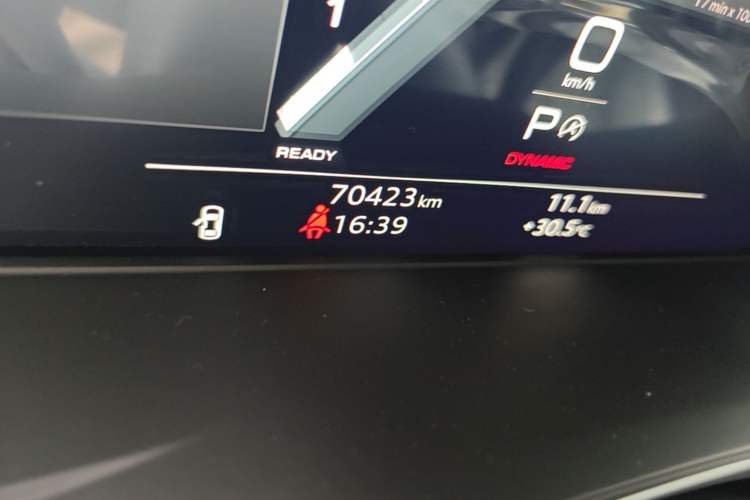 Used Audi A4L 2024 40 TFSI Luxury Dynamic Edition Odometer Close Up