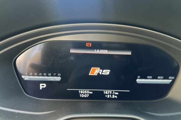 Used Audi A4L 2024 40 TFSI Luxury Dynamic Edition Odometer Close Up