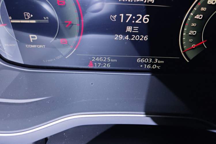 Used Audi A4L 2024 40 TFSI Luxury Dynamic Edition Odometer Close Up
