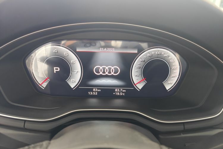 Used Audi A4L 2024 40 TFSI Luxury Dynamic Edition Odometer Close Up