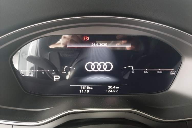 Used Audi A4L 2024 40 TFSI Luxury Dynamic Edition Odometer Close Up