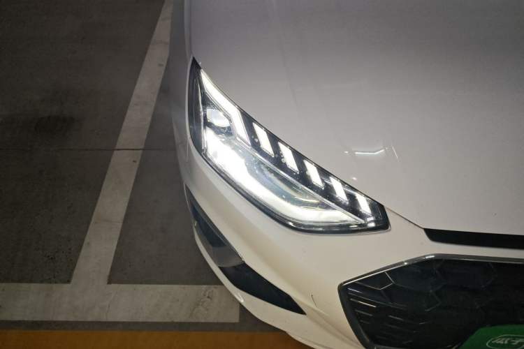 Used Audi A4L 2024 40 TFSI Fashion Dynamic Model Right Front Headlight