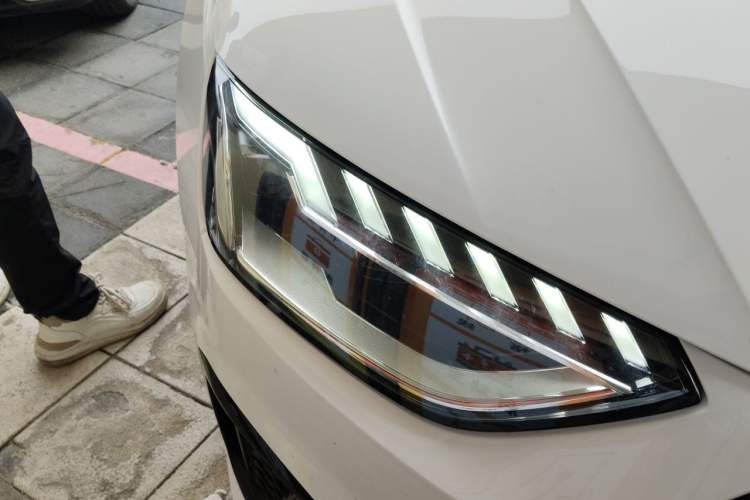 Used Audi A4L 2024 40 TFSI Luxury Dynamic Edition Right Front Headlight