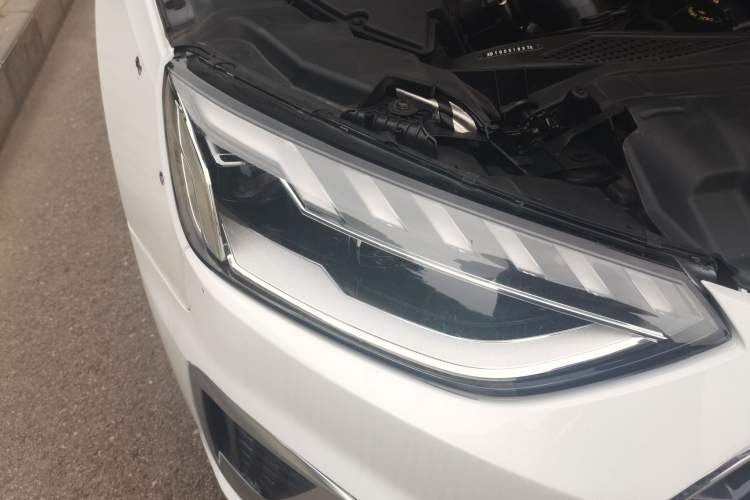 Used Audi A4L 2024 40 TFSI Fashion Dynamic Model Right Front Headlight