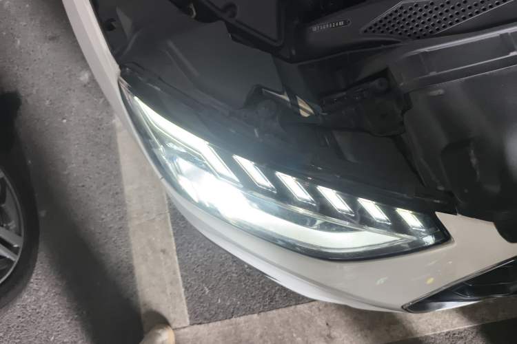 Used Audi A4L 2024 40 TFSI Fashion Dynamic Model Right Front Headlight