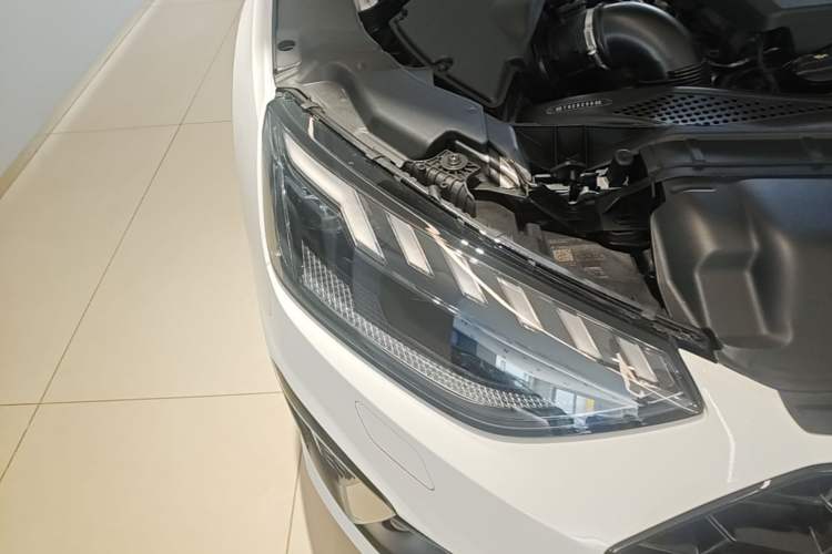 Used Audi A4L 2024 40 TFSI Luxury Dynamic Edition (Starry Night Version) Right Front Headlight