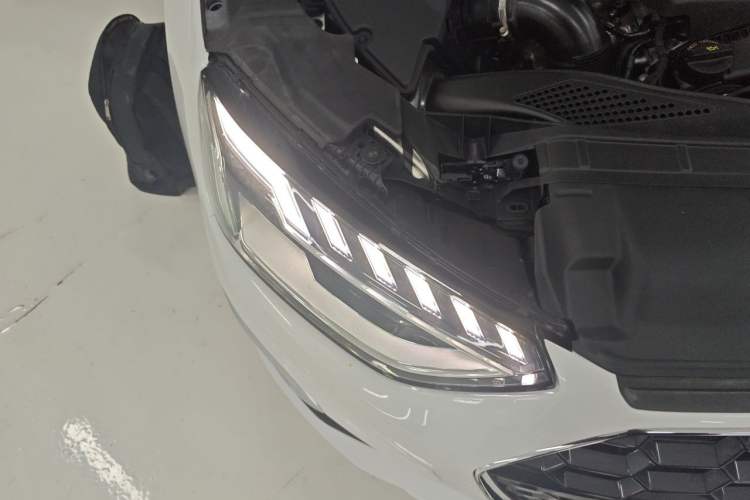 Used Audi A4L 2024 40 TFSI Fashion Dynamic Model Right Front Headlight