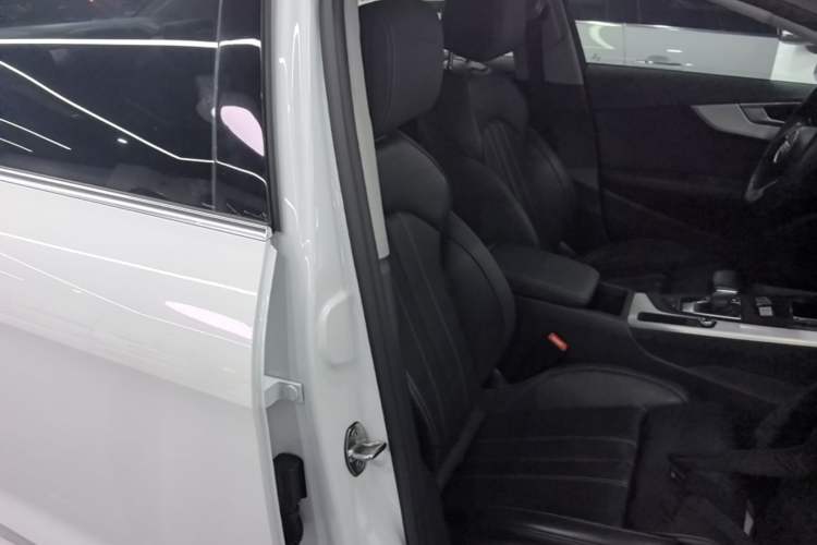 Used Audi A4L 2024 40 TFSI Fashion Dynamic Model Right Front Seat