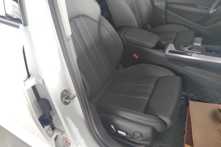 Used Audi A4L 2024 40 TFSI Fashion Dynamic Model Right Front Seat