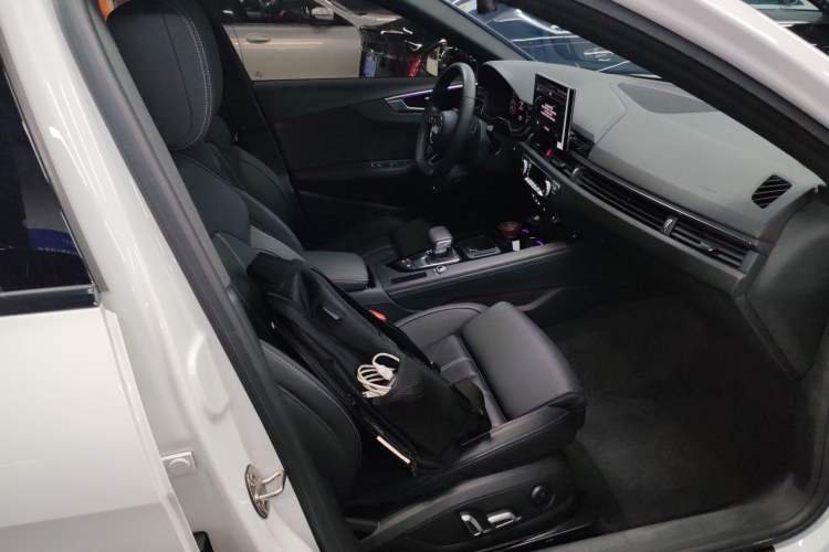 Used Audi A4L 2024 40 TFSI Luxury Dynamic Edition Right Front Seat