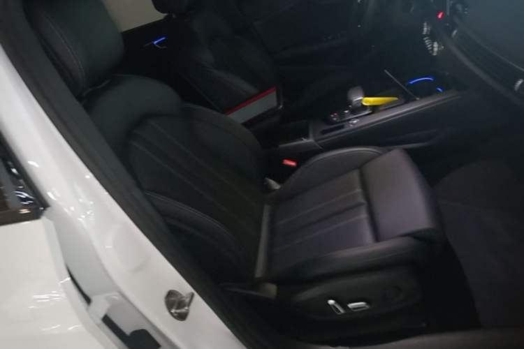 Used Audi A4L 2024 40 TFSI Luxury Dynamic Edition Right Front Seat