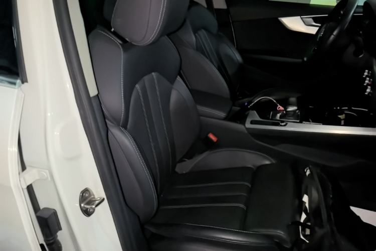 Used Audi A4L 2024 40 TFSI Fashion Dynamic Model Right Front Seat