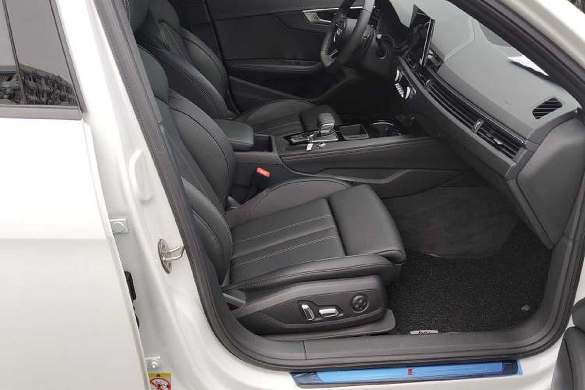 Used Audi A4L 2024 40 TFSI Luxury Dynamic Edition Right Front Seat