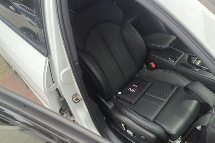 Used Audi A4L 2024 40 TFSI Luxury Dynamic Edition Right Front Seat