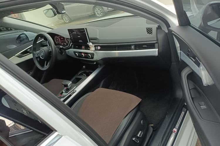 Used Audi A4L 2024 40 TFSI Fashion Dynamic Model Right Front Seat