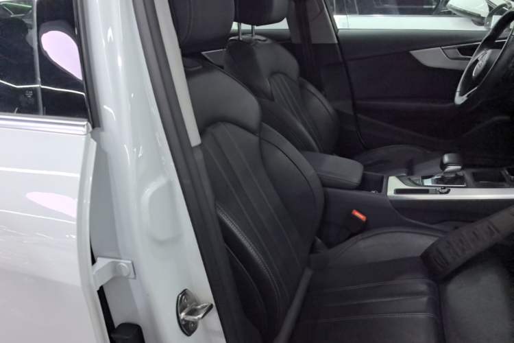 Used Audi A4L 2024 40 TFSI Fashion Dynamic Model Right Front Seat