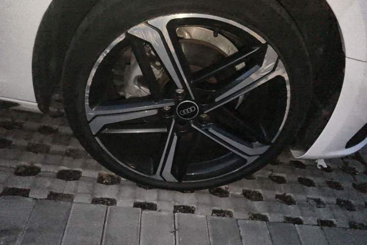 Used Audi A4L 2024 40 TFSI Luxury Dynamic Edition Right Front Wheel Hub