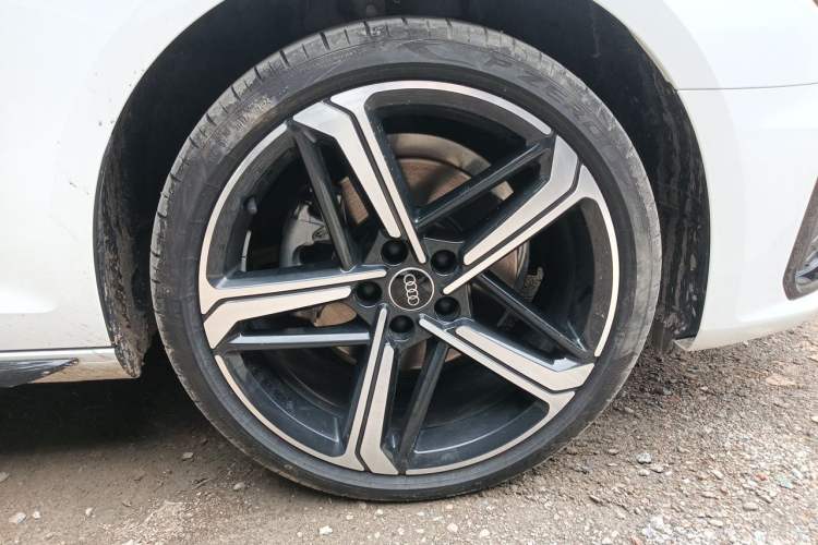 Used Audi A4L 2024 40 TFSI Luxury Dynamic Edition Right Front Wheel Hub