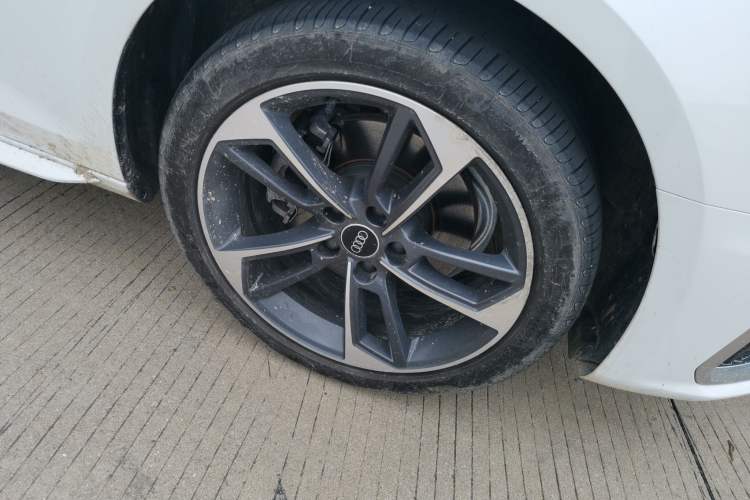 Used Audi A4L 2024 40 TFSI Fashion Dynamic Model Right Front Wheel Hub