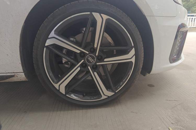 Used Audi A4L 2024 40 TFSI Luxury Dynamic Edition Right Front Wheel Hub