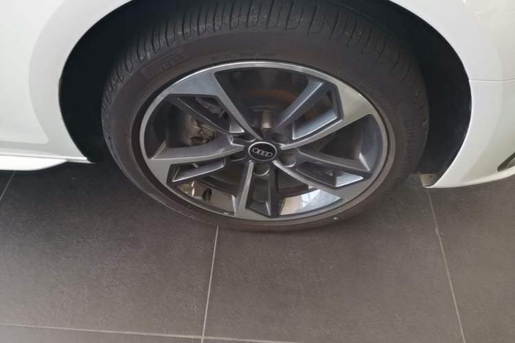 Used Audi A4L 2024 40 TFSI Fashion Dynamic Model Right Front Wheel Hub