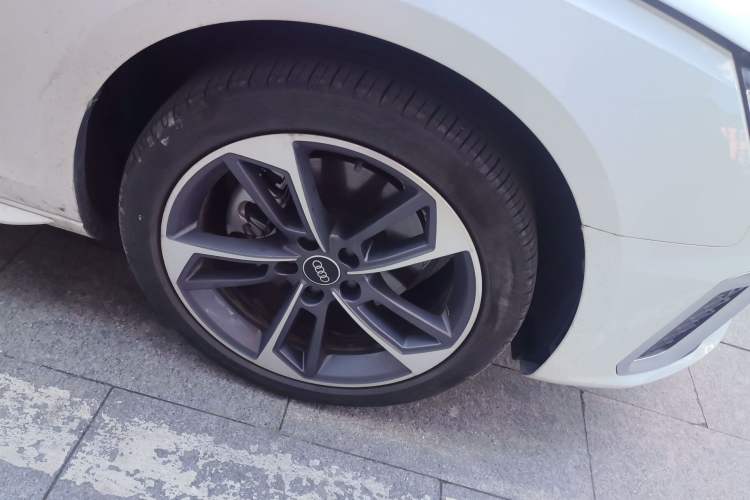 Used Audi A4L 2024 40 TFSI Fashion Dynamic Model Right Front Wheel Hub