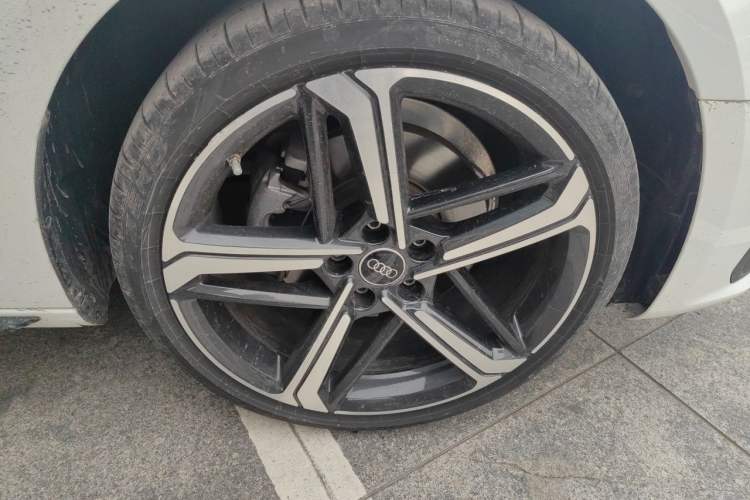 Used Audi A4L 2024 40 TFSI Luxury Dynamic Edition Right Front Wheel Hub