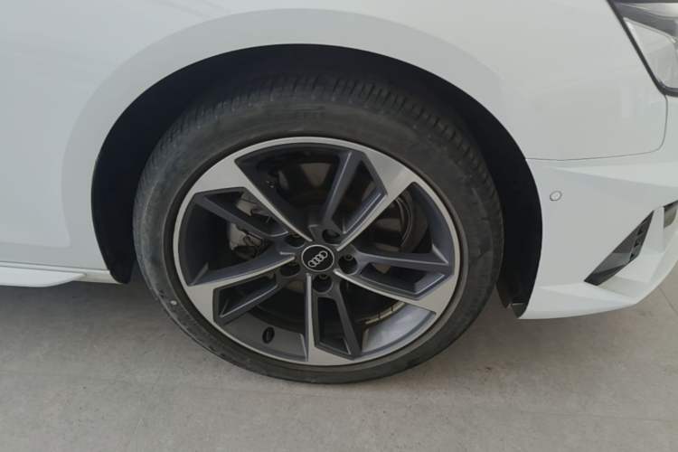 Used Audi A4L 2024 40 TFSI Fashion Dynamic Model Right Front Wheel Hub