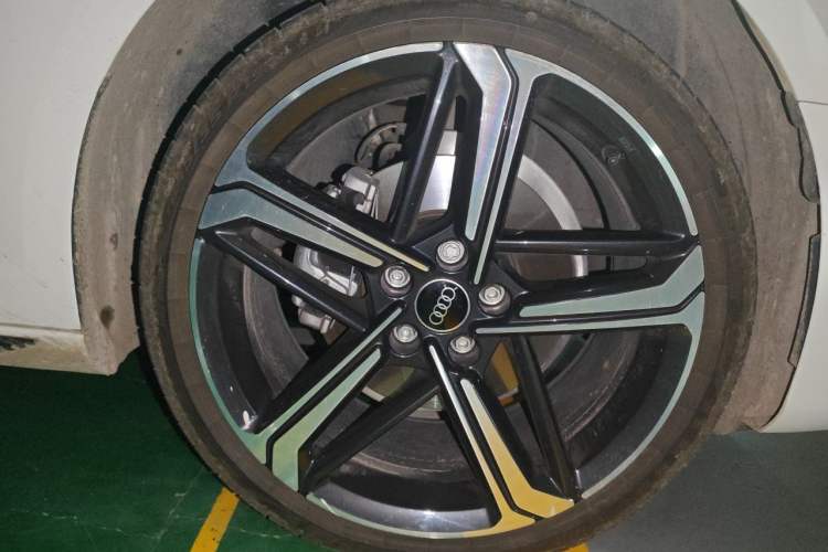 Used Audi A4L 2024 40 TFSI Luxury Dynamic Edition Right Front Wheel Hub