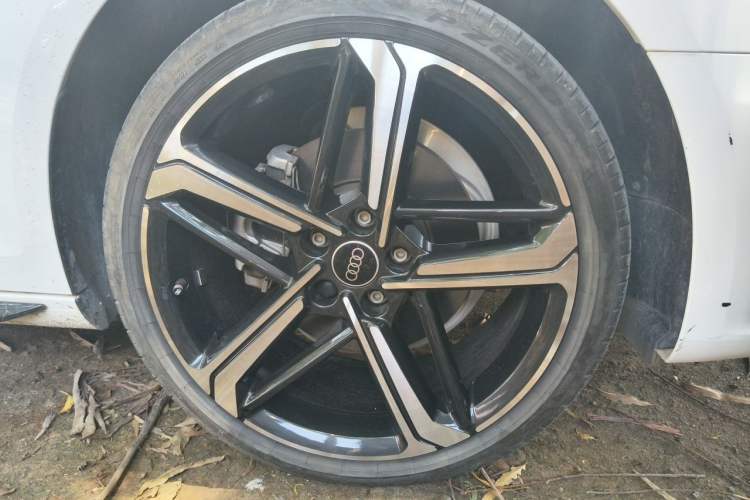 Used Audi A4L 2024 40 TFSI Luxury Dynamic Edition Right Front Wheel Hub