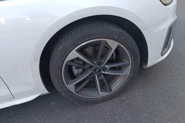 Used Audi A4L 2024 40 TFSI Fashion Dynamic Model Right Front Wheel Hub