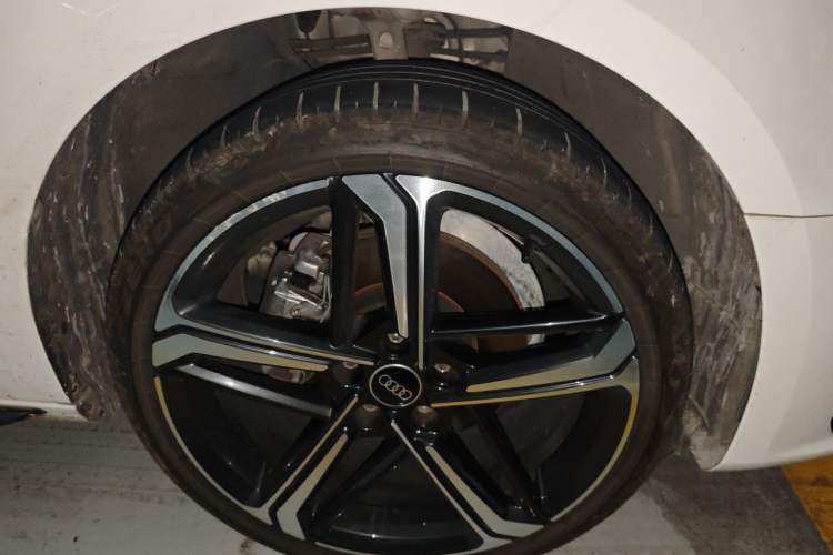 Used Audi A4L 2024 40 TFSI Luxury Dynamic Edition Right Front Wheel Hub