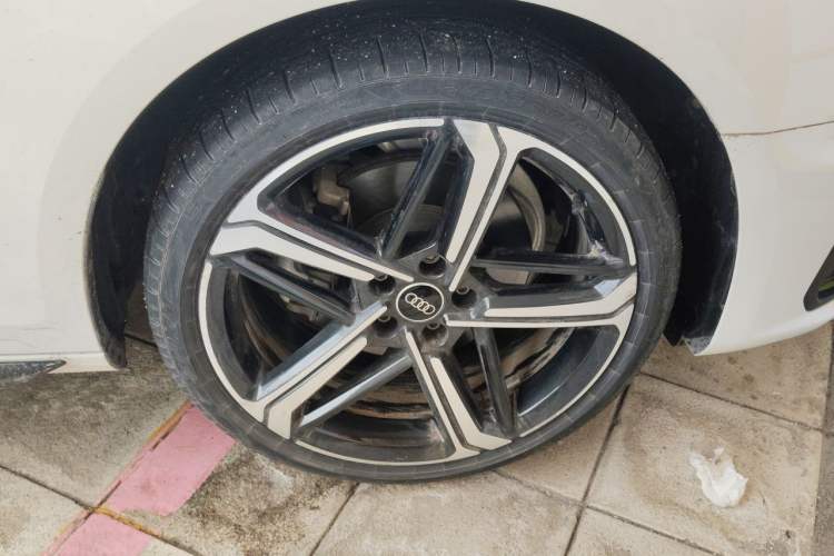 Used Audi A4L 2024 40 TFSI Luxury Dynamic Edition Right Front Wheel Hub