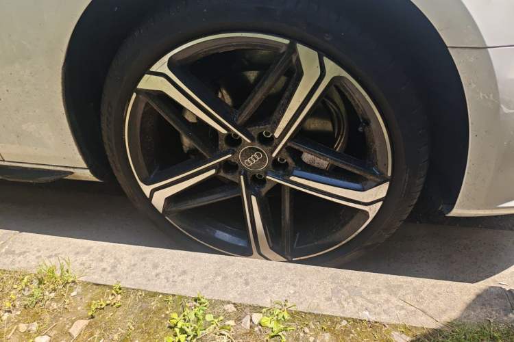 Used Audi A4L 2024 40 TFSI Luxury Dynamic Edition Right Front Wheel Hub