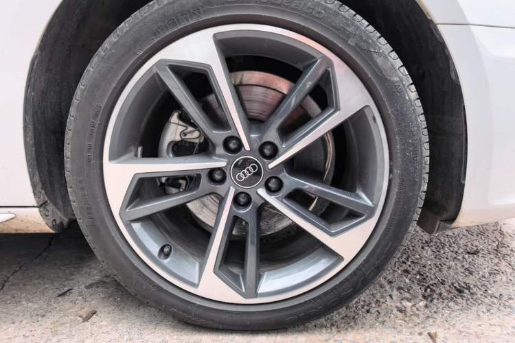 Used Audi A4L 2024 40 TFSI Fashion Dynamic Model Right Front Wheel Hub