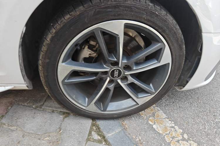 Used Audi A4L 2024 40 TFSI Fashion Dynamic Model Right Front Wheel Hub