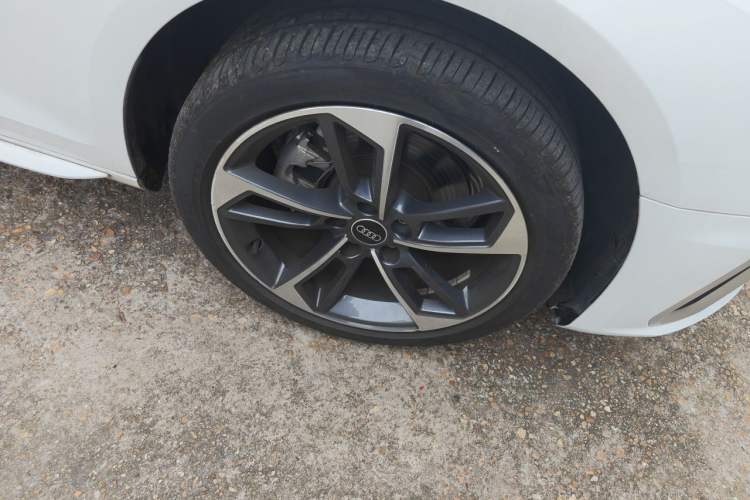 Used Audi A4L 2024 40 TFSI Fashion Dynamic Model Right Front Wheel Hub